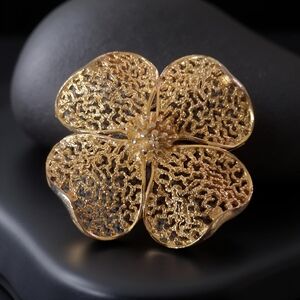 Elegant Gold Floral Brooch